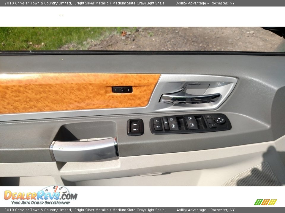 2010 Chrysler Town & Country Limited Bright Silver Metallic / Medium Slate Gray/Light Shale Photo #26