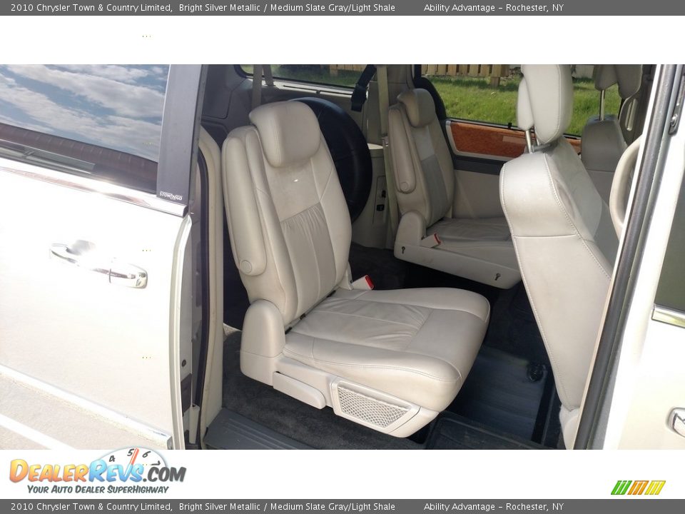 2010 Chrysler Town & Country Limited Bright Silver Metallic / Medium Slate Gray/Light Shale Photo #29