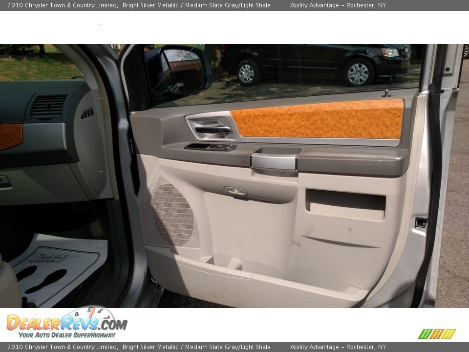 2010 Chrysler Town & Country Limited Bright Silver Metallic / Medium Slate Gray/Light Shale Photo #31