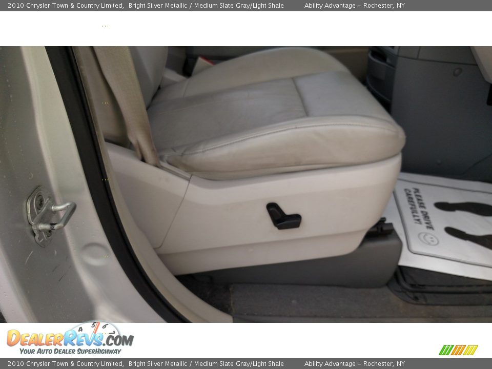 2010 Chrysler Town & Country Limited Bright Silver Metallic / Medium Slate Gray/Light Shale Photo #32