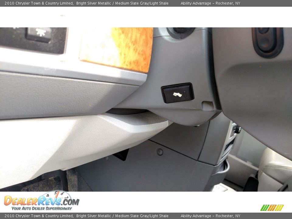 2010 Chrysler Town & Country Limited Bright Silver Metallic / Medium Slate Gray/Light Shale Photo #35