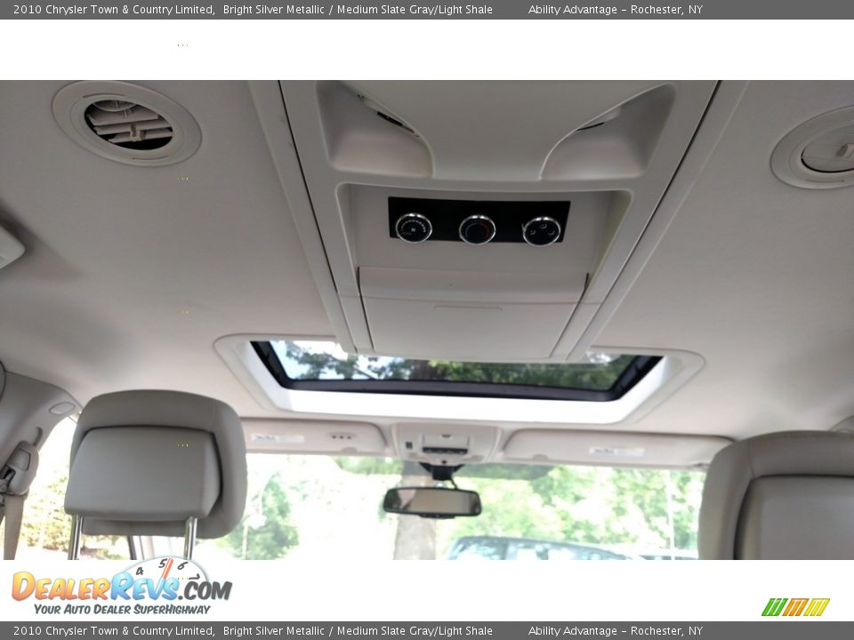 2010 Chrysler Town & Country Limited Bright Silver Metallic / Medium Slate Gray/Light Shale Photo #36