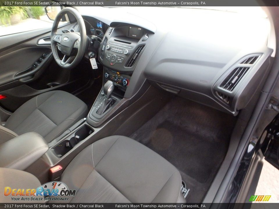 2017 Ford Focus SE Sedan Shadow Black / Charcoal Black Photo #12