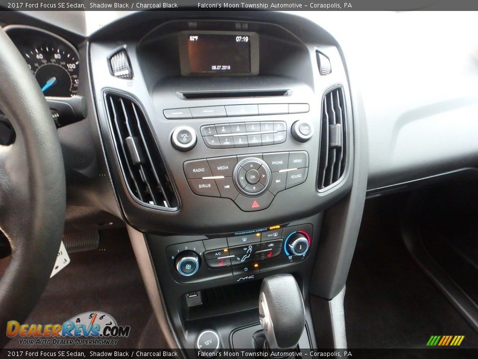 2017 Ford Focus SE Sedan Shadow Black / Charcoal Black Photo #22