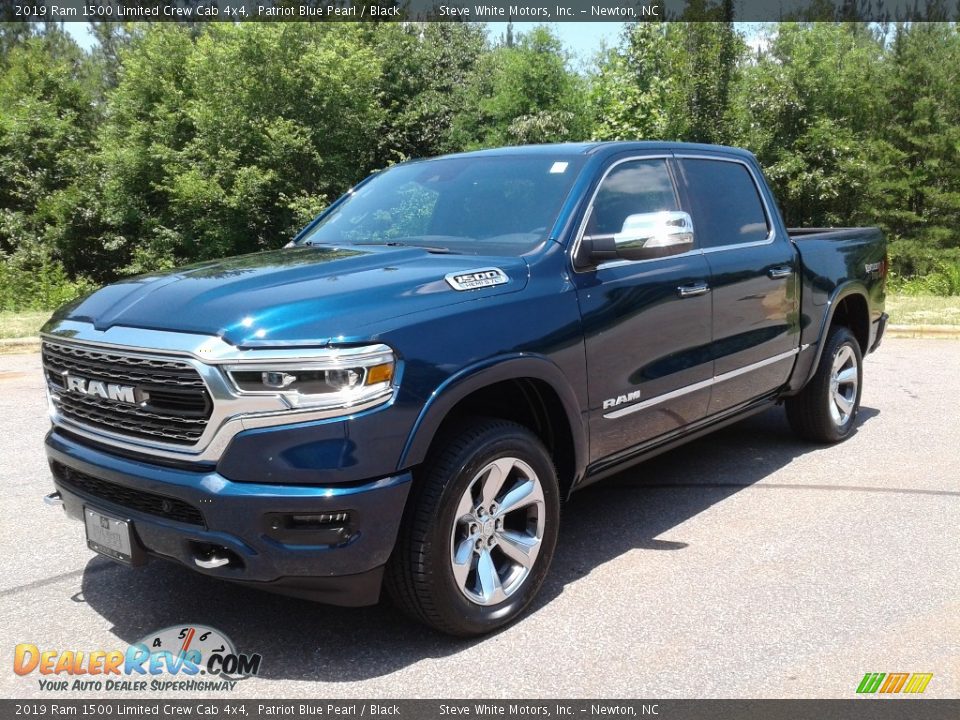 Front 3/4 View of 2019 Ram 1500 Limited Crew Cab 4x4 Photo #2