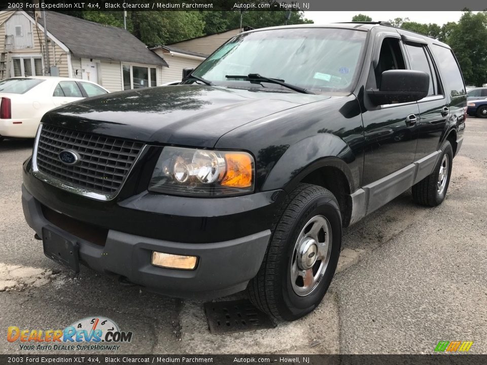 2003 Ford Expedition XLT 4x4 Black Clearcoat / Medium Parchment Photo #2