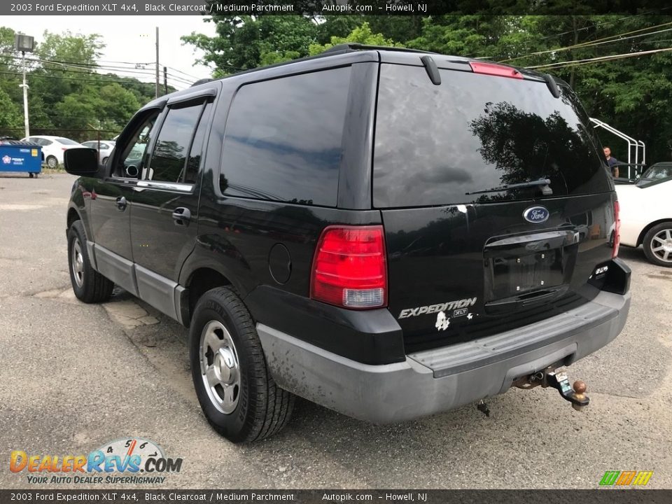 2003 Ford Expedition XLT 4x4 Black Clearcoat / Medium Parchment Photo #4