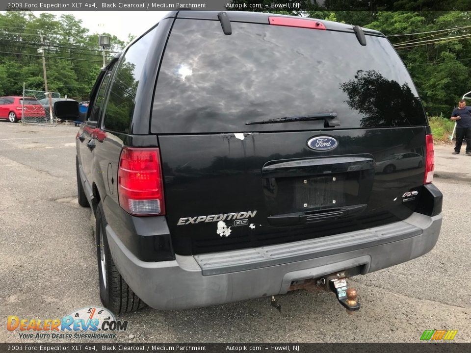 2003 Ford Expedition XLT 4x4 Black Clearcoat / Medium Parchment Photo #5