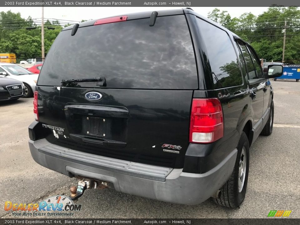 2003 Ford Expedition XLT 4x4 Black Clearcoat / Medium Parchment Photo #7