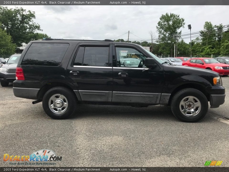 2003 Ford Expedition XLT 4x4 Black Clearcoat / Medium Parchment Photo #8