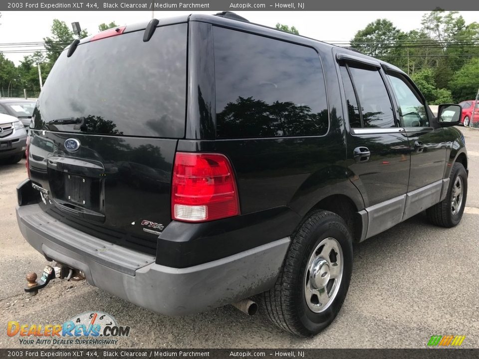 2003 Ford Expedition XLT 4x4 Black Clearcoat / Medium Parchment Photo #9