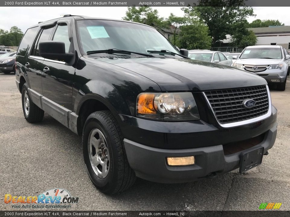 2003 Ford Expedition XLT 4x4 Black Clearcoat / Medium Parchment Photo #10