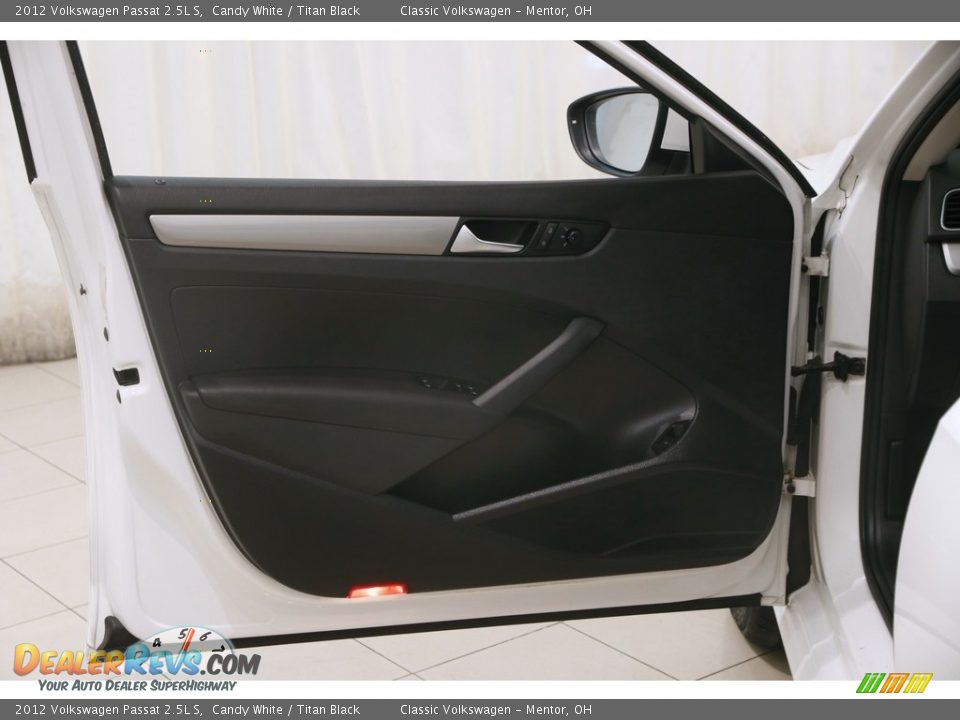 2012 Volkswagen Passat 2.5L S Candy White / Titan Black Photo #4