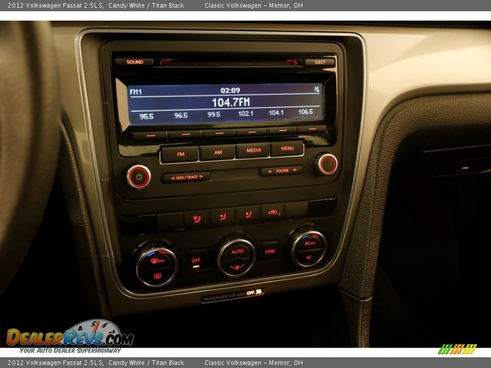 2012 Volkswagen Passat 2.5L S Candy White / Titan Black Photo #8