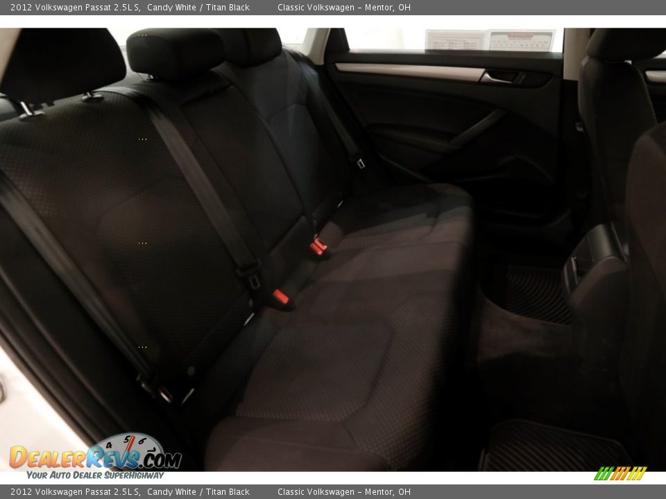 2012 Volkswagen Passat 2.5L S Candy White / Titan Black Photo #11