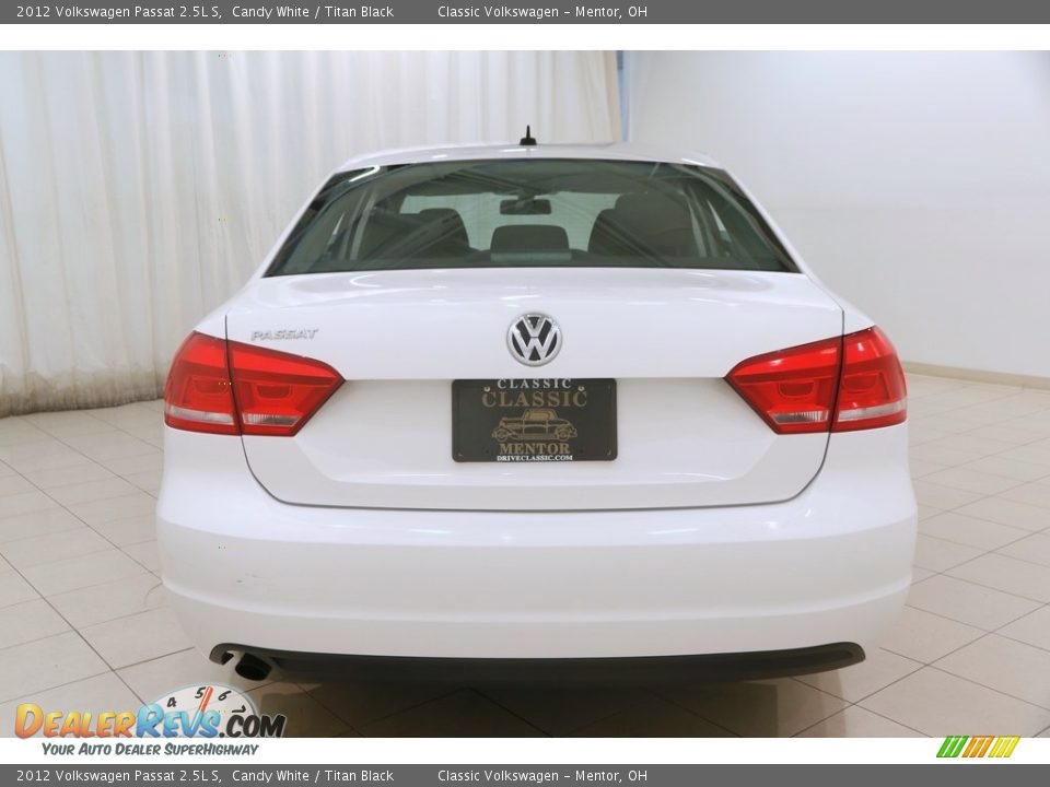 2012 Volkswagen Passat 2.5L S Candy White / Titan Black Photo #13