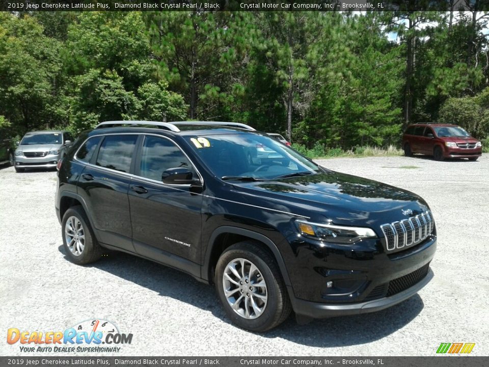Front 3/4 View of 2019 Jeep Cherokee Latitude Plus Photo #7