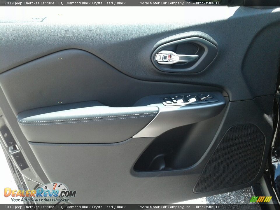 2019 Jeep Cherokee Latitude Plus Diamond Black Crystal Pearl / Black Photo #17