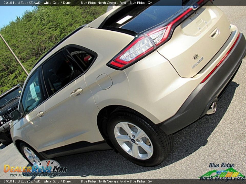 2018 Ford Edge SE AWD White Gold / Dune Photo #28