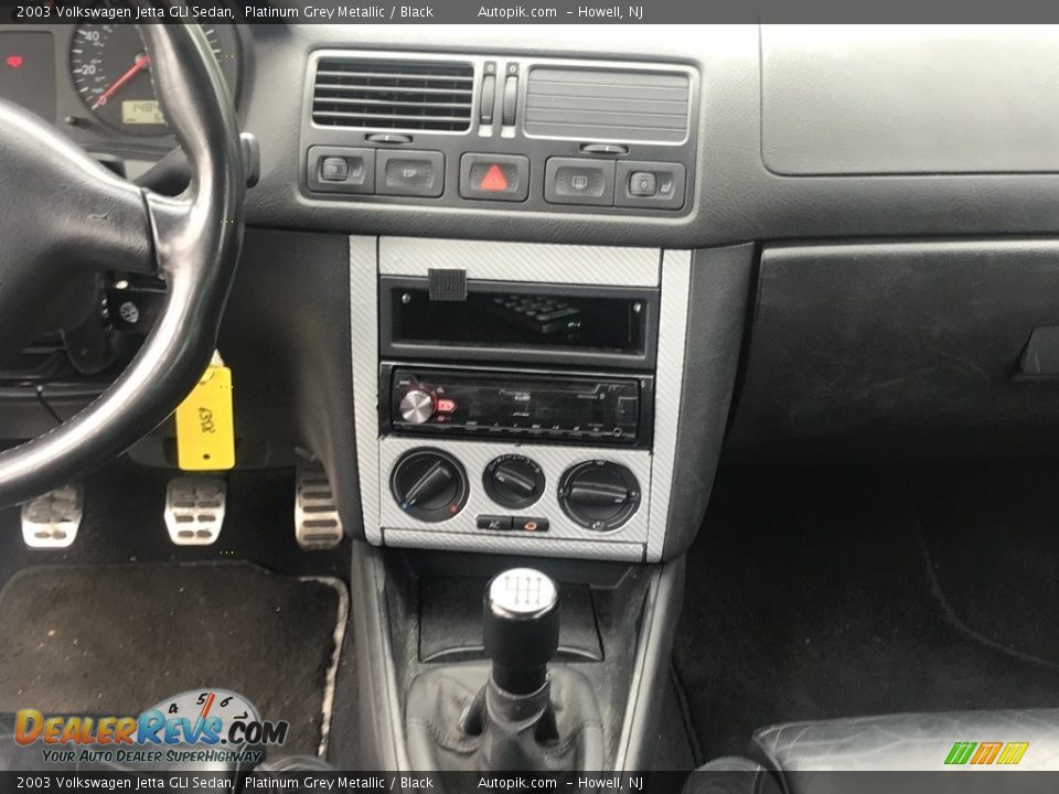 2003 Volkswagen Jetta GLI Sedan Platinum Grey Metallic / Black Photo #14