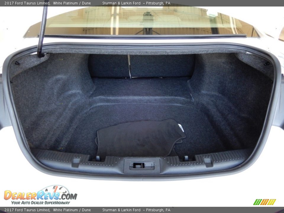 2017 Ford Taurus Limited White Platinum / Dune Photo #9