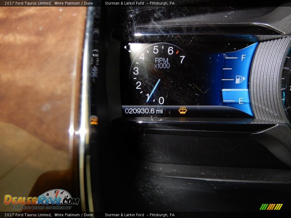 2017 Ford Taurus Limited White Platinum / Dune Photo #15