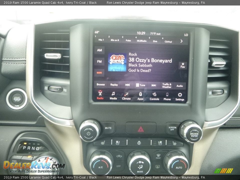 2019 Ram 1500 Laramie Quad Cab 4x4 Ivory Tri–Coat / Black Photo #17