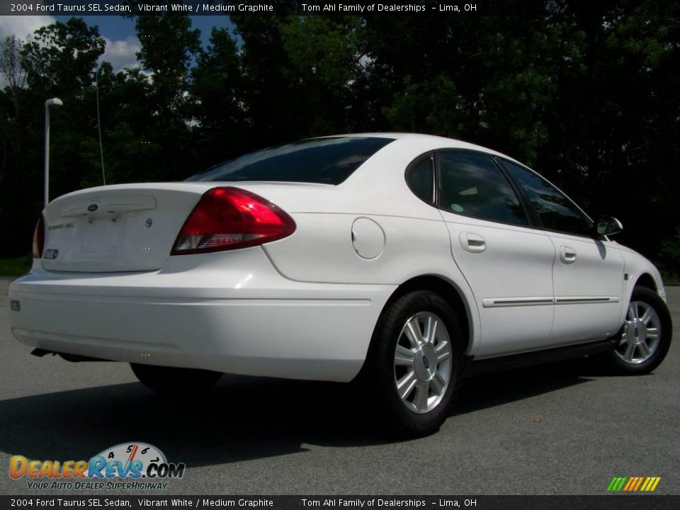 2004 Ford Taurus SEL Sedan Vibrant White / Medium Graphite Photo #7