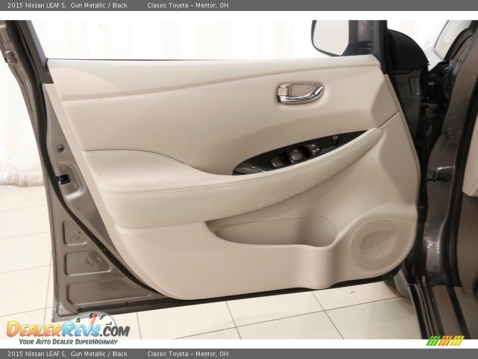 2015 Nissan LEAF S Gun Metallic / Black Photo #4