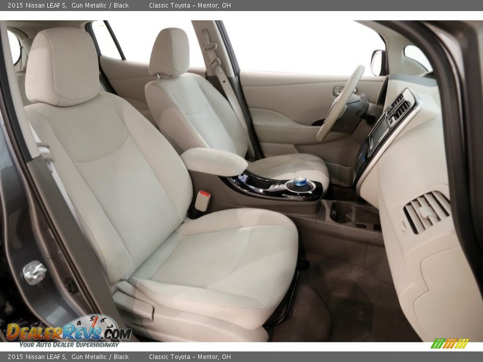 2015 Nissan LEAF S Gun Metallic / Black Photo #15