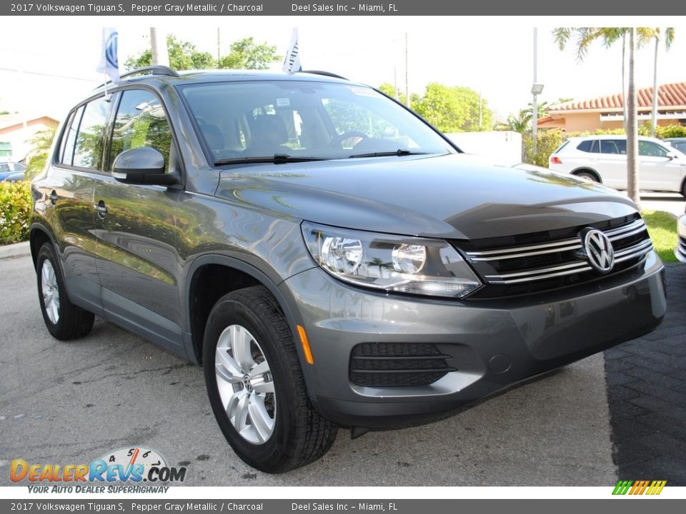 2017 Volkswagen Tiguan S Pepper Gray Metallic / Charcoal Photo #2