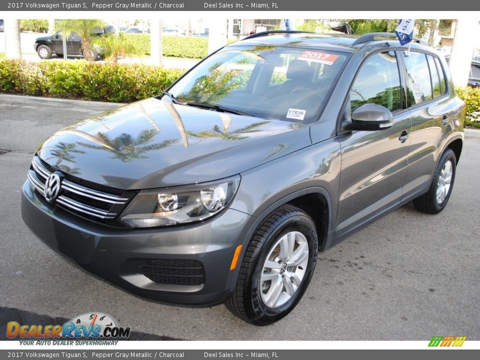 2017 Volkswagen Tiguan S Pepper Gray Metallic / Charcoal Photo #4