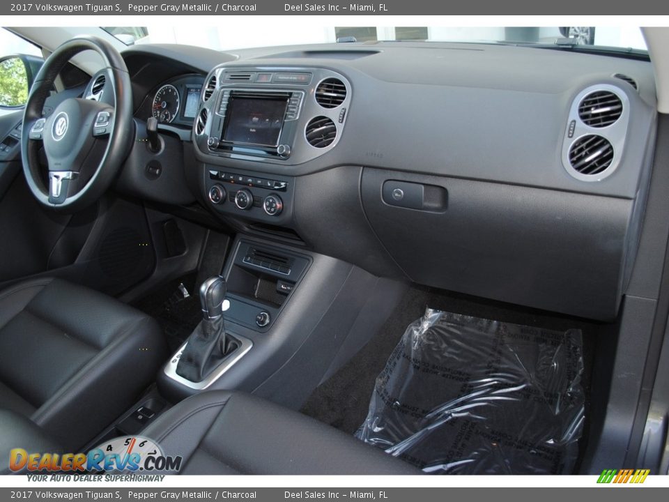 2017 Volkswagen Tiguan S Pepper Gray Metallic / Charcoal Photo #18