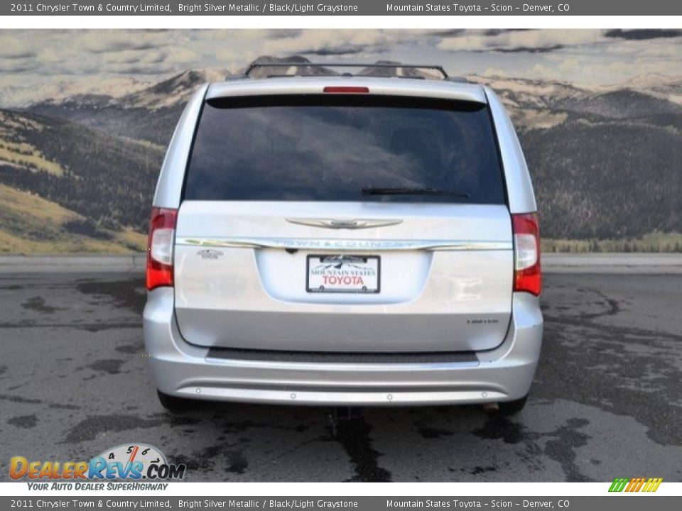 2011 Chrysler Town & Country Limited Bright Silver Metallic / Black/Light Graystone Photo #9