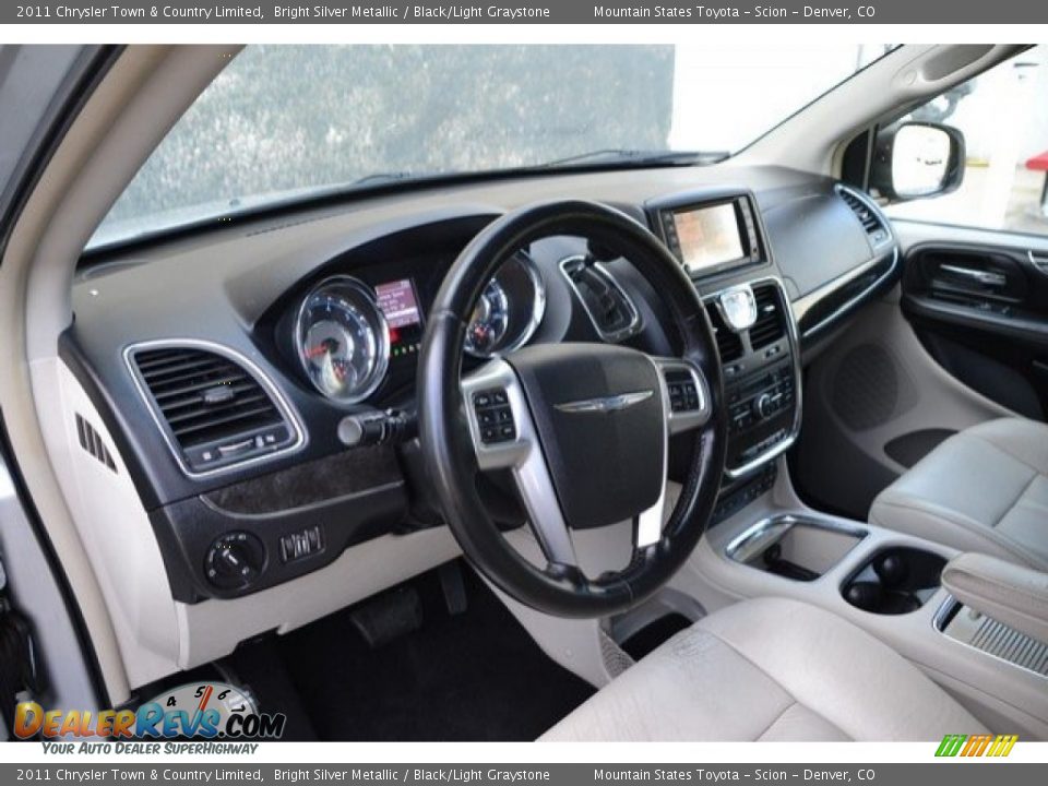 2011 Chrysler Town & Country Limited Bright Silver Metallic / Black/Light Graystone Photo #10
