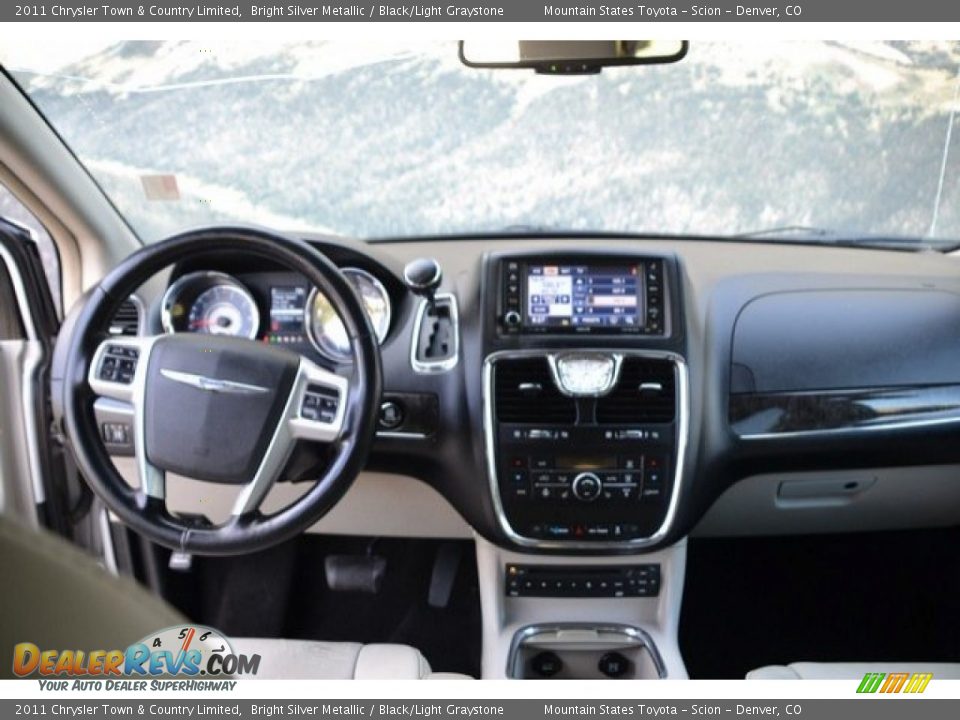 2011 Chrysler Town & Country Limited Bright Silver Metallic / Black/Light Graystone Photo #13
