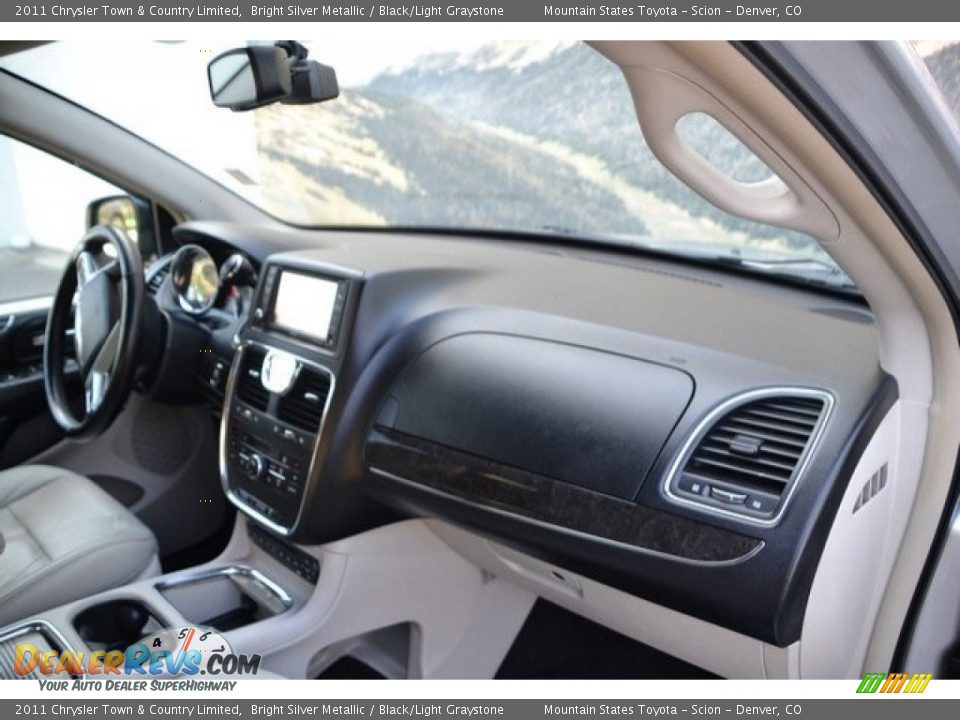 2011 Chrysler Town & Country Limited Bright Silver Metallic / Black/Light Graystone Photo #16