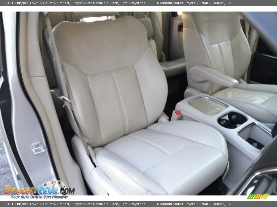 2011 Chrysler Town & Country Limited Bright Silver Metallic / Black/Light Graystone Photo #18