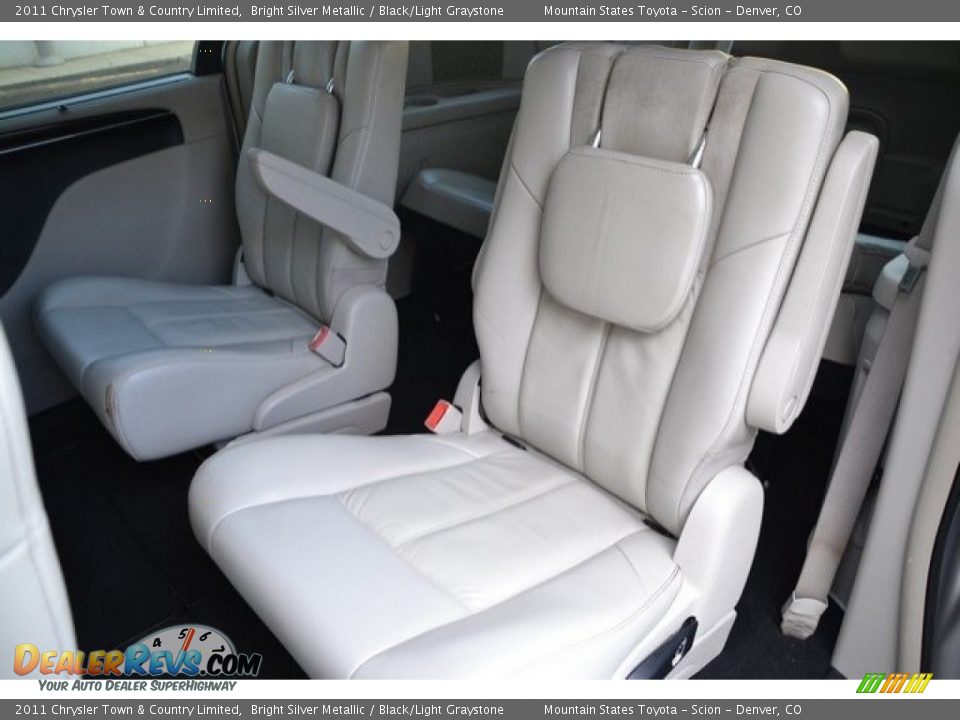 2011 Chrysler Town & Country Limited Bright Silver Metallic / Black/Light Graystone Photo #22