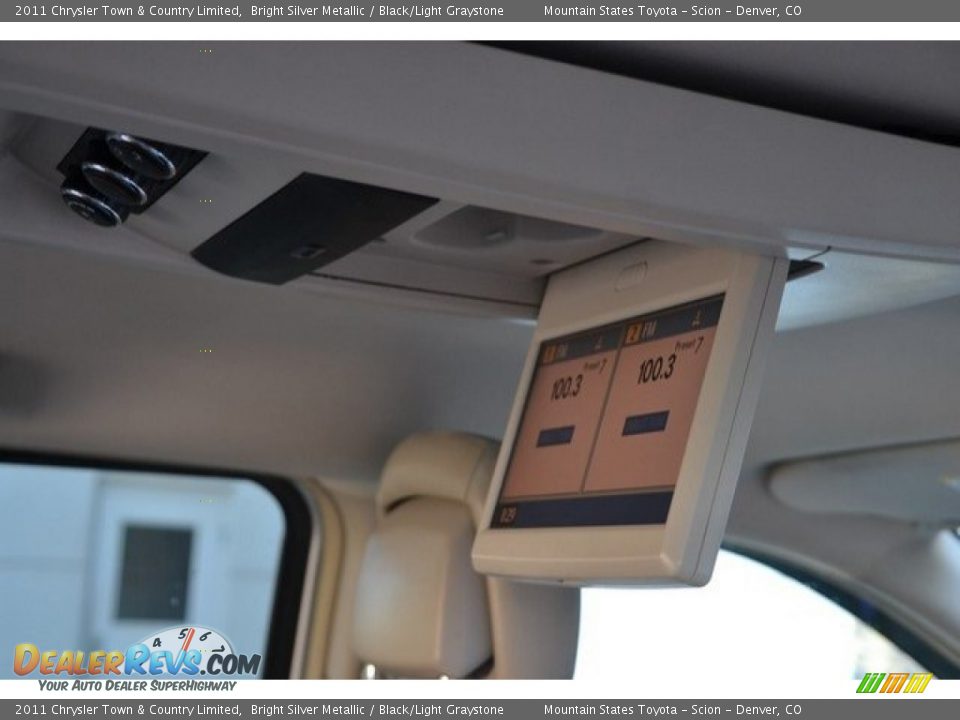 2011 Chrysler Town & Country Limited Bright Silver Metallic / Black/Light Graystone Photo #23