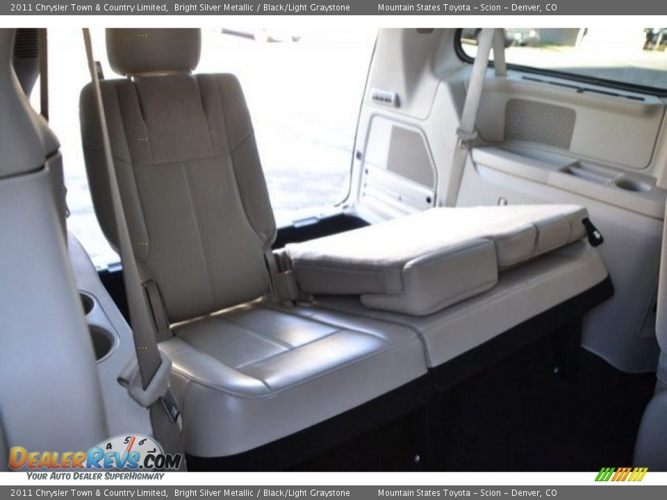 2011 Chrysler Town & Country Limited Bright Silver Metallic / Black/Light Graystone Photo #25