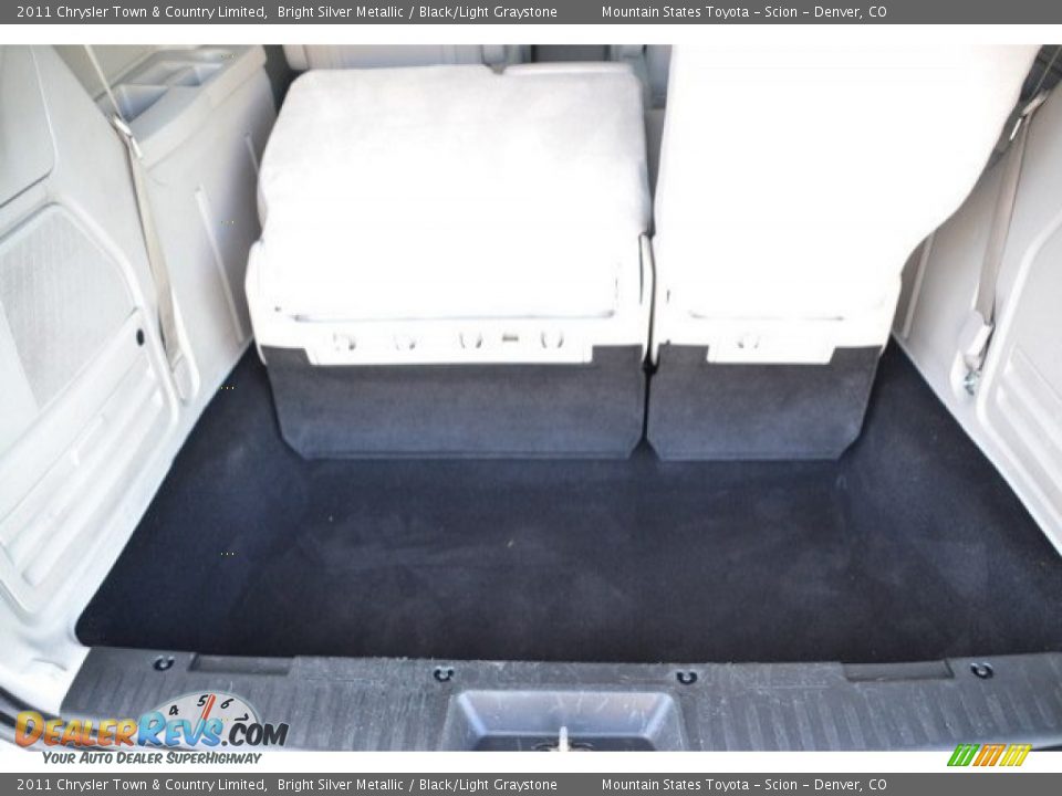2011 Chrysler Town & Country Limited Bright Silver Metallic / Black/Light Graystone Photo #28