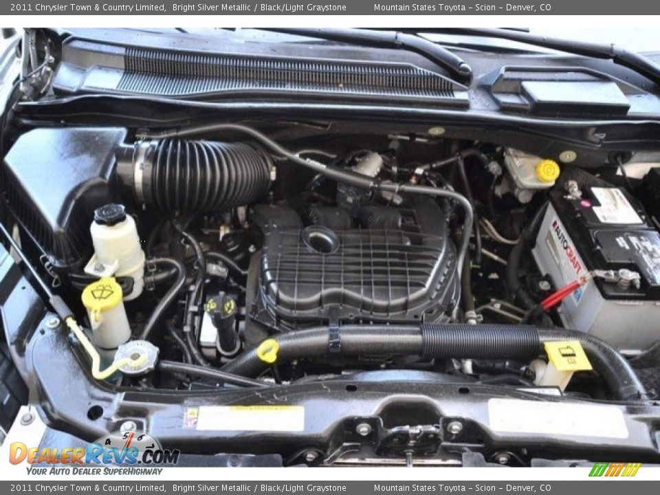 2011 Chrysler Town & Country Limited Bright Silver Metallic / Black/Light Graystone Photo #29