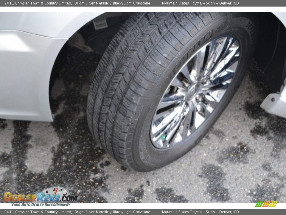 2011 Chrysler Town & Country Limited Bright Silver Metallic / Black/Light Graystone Photo #30