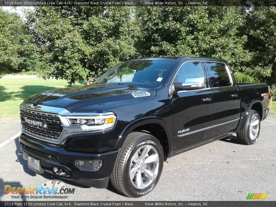 Front 3/4 View of 2019 Ram 1500 Limited Crew Cab 4x4 Photo #2