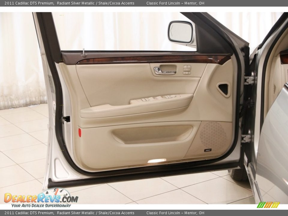 2011 Cadillac DTS Premium Radiant Silver Metallic / Shale/Cocoa Accents Photo #4