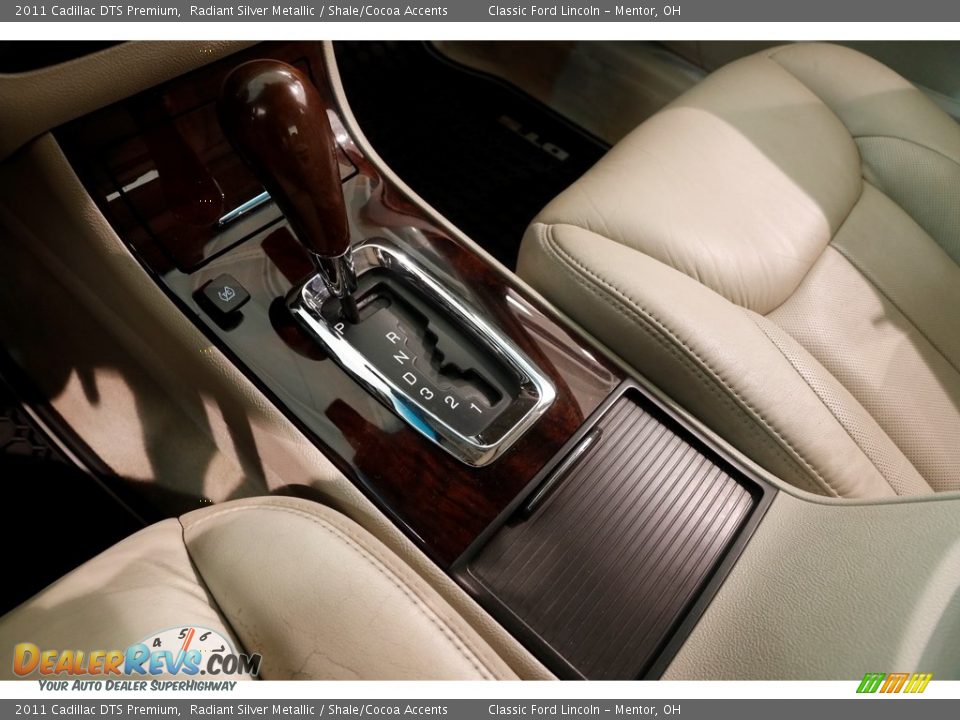 2011 Cadillac DTS Premium Radiant Silver Metallic / Shale/Cocoa Accents Photo #13