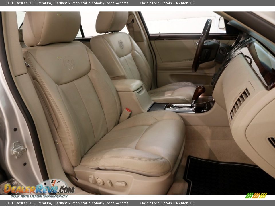 2011 Cadillac DTS Premium Radiant Silver Metallic / Shale/Cocoa Accents Photo #15