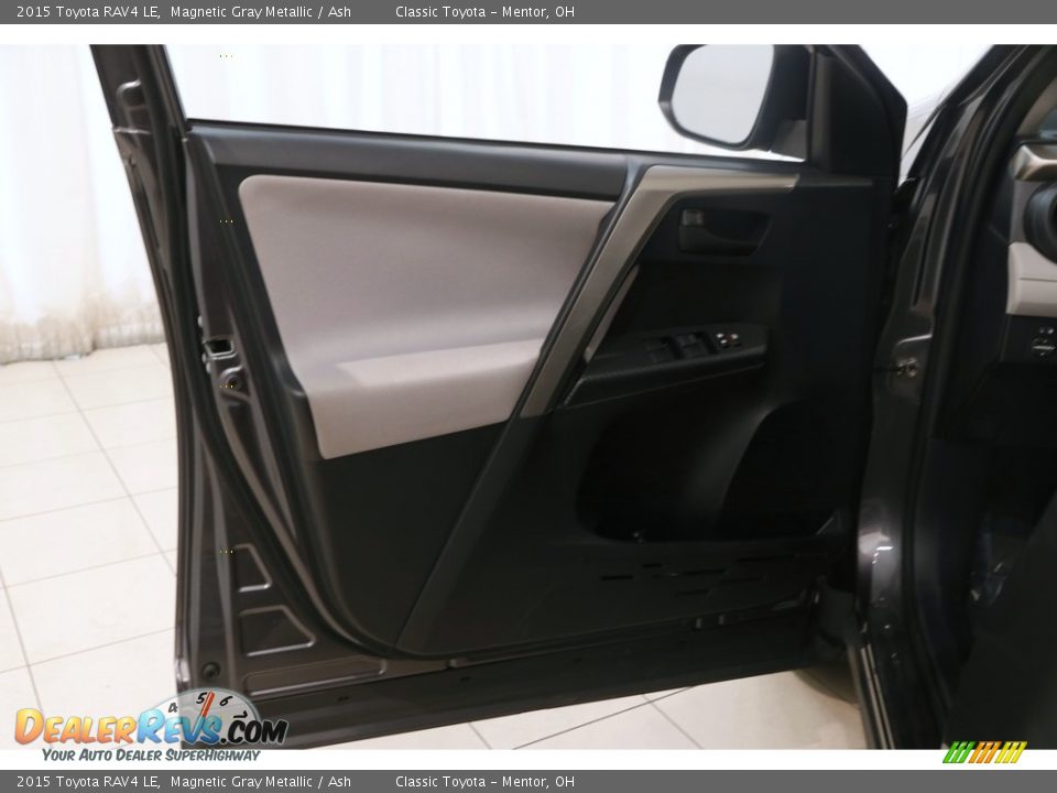 2015 Toyota RAV4 LE Magnetic Gray Metallic / Ash Photo #4