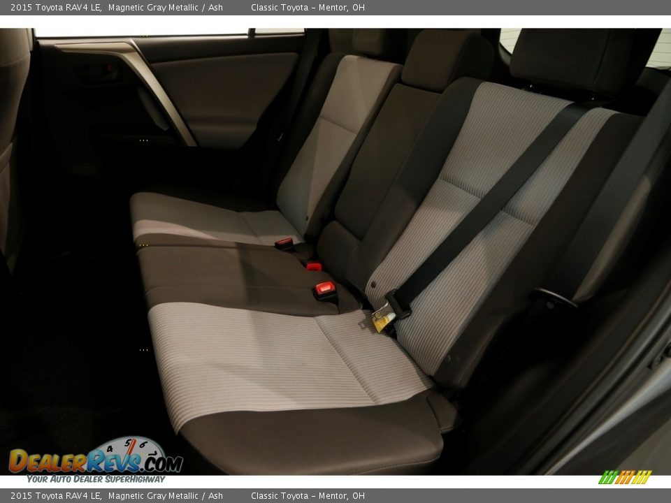 2015 Toyota RAV4 LE Magnetic Gray Metallic / Ash Photo #16